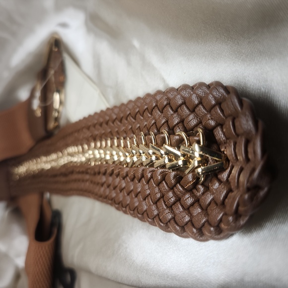 Adrienne Vittadini NWT Gold Tone Hardware 2X Belt - Picture 3 of 7